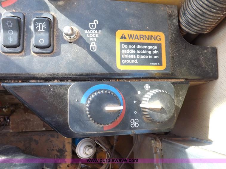 image for item K3227 2001 John Deere 772CH motor grader