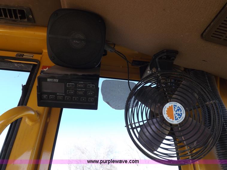 image for item K3227 2001 John Deere 772CH motor grader