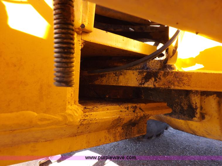 image for item K3227 2001 John Deere 772CH motor grader