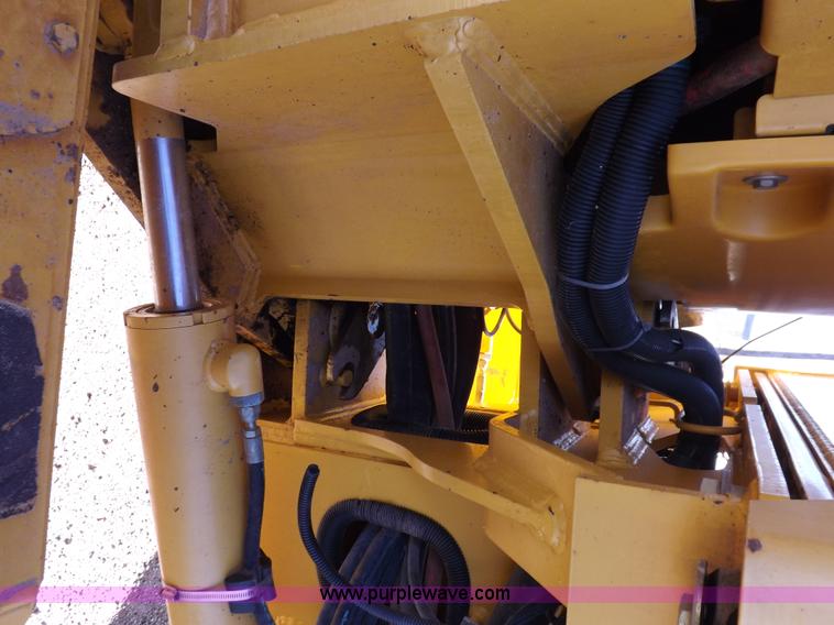 image for item K3227 2001 John Deere 772CH motor grader