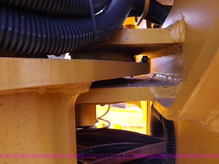 image for item K3227 2001 John Deere 772CH motor grader