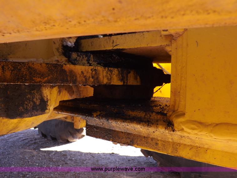 image for item K3227 2001 John Deere 772CH motor grader