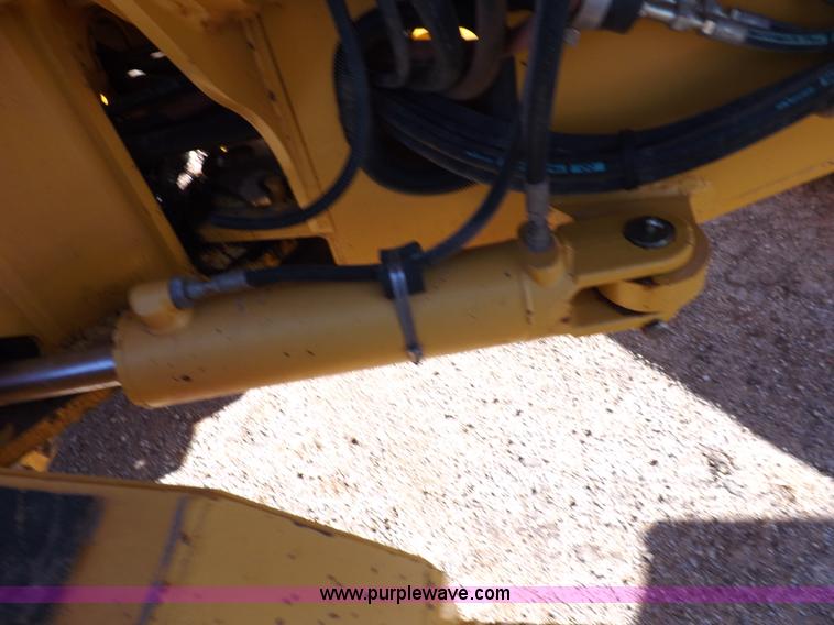 image for item K3227 2001 John Deere 772CH motor grader