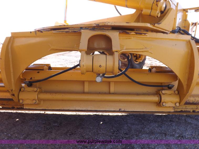 image for item K3227 2001 John Deere 772CH motor grader