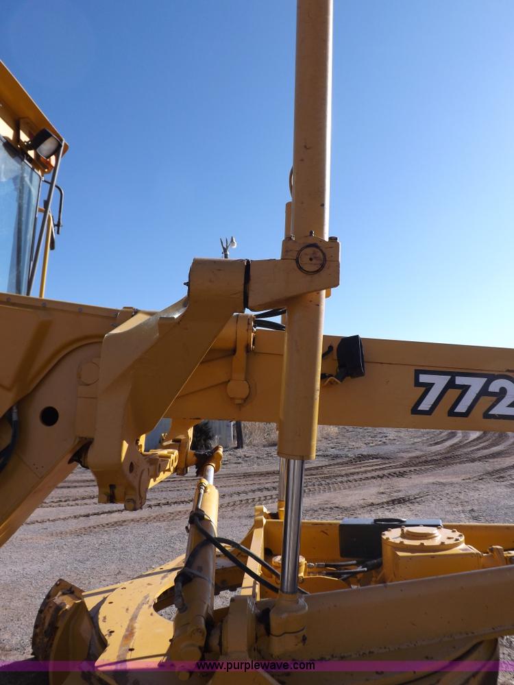 image for item K3227 2001 John Deere 772CH motor grader