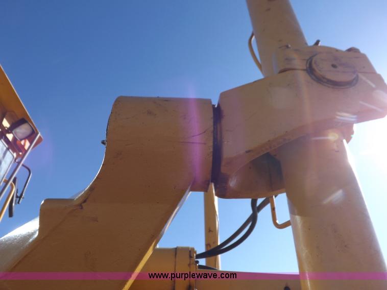 image for item K3227 2001 John Deere 772CH motor grader