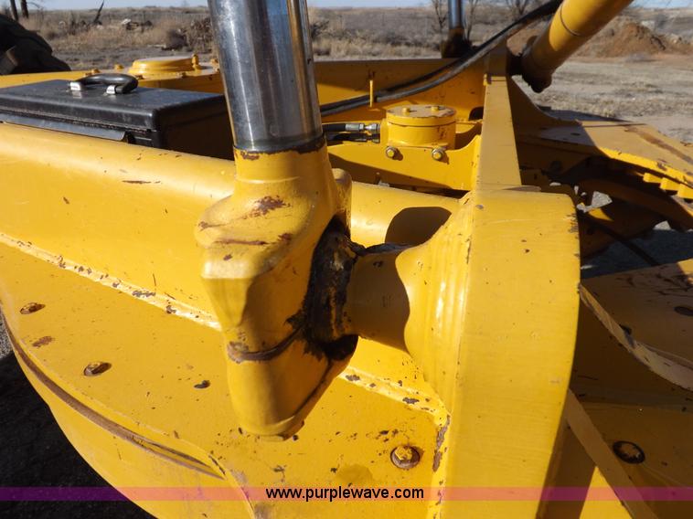 image for item K3227 2001 John Deere 772CH motor grader