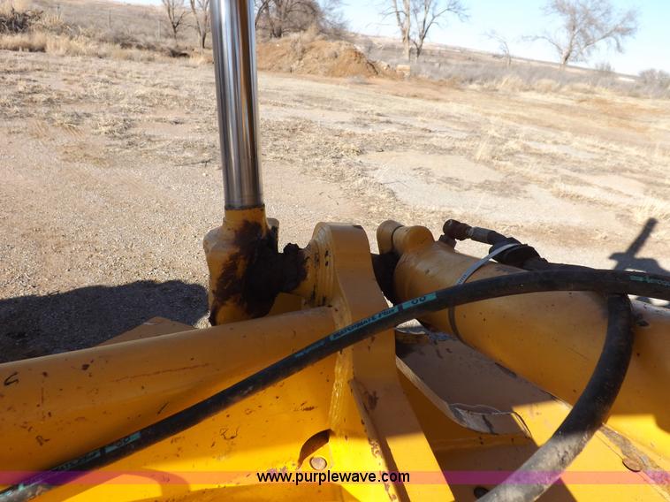 image for item K3227 2001 John Deere 772CH motor grader