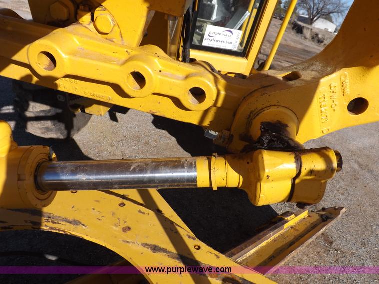 image for item K3227 2001 John Deere 772CH motor grader