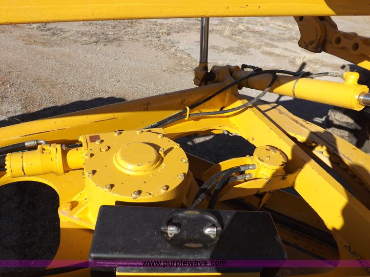 image for item K3227 2001 John Deere 772CH motor grader