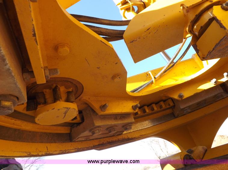 image for item K3227 2001 John Deere 772CH motor grader