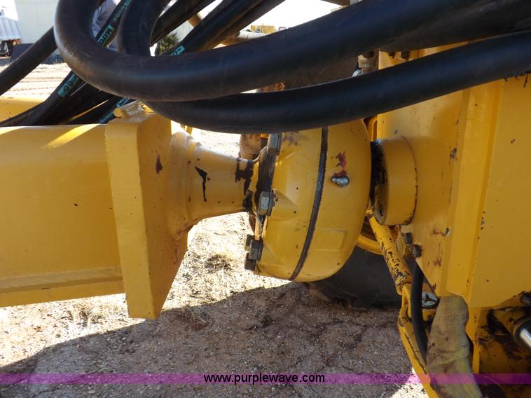 image for item K3227 2001 John Deere 772CH motor grader