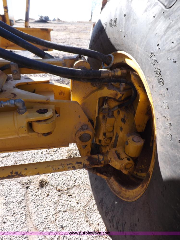 image for item K3227 2001 John Deere 772CH motor grader