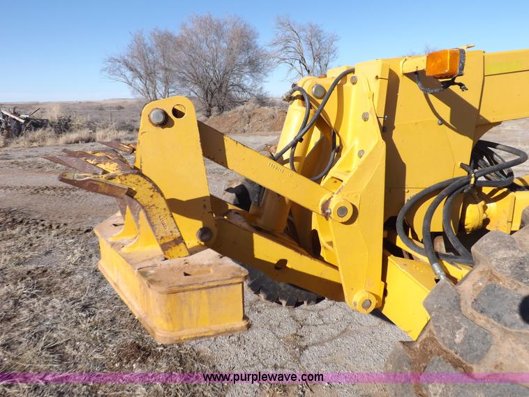 image for item K3227 2001 John Deere 772CH motor grader