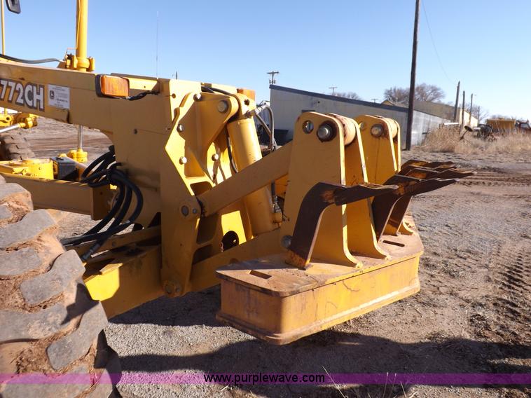 image for item K3227 2001 John Deere 772CH motor grader