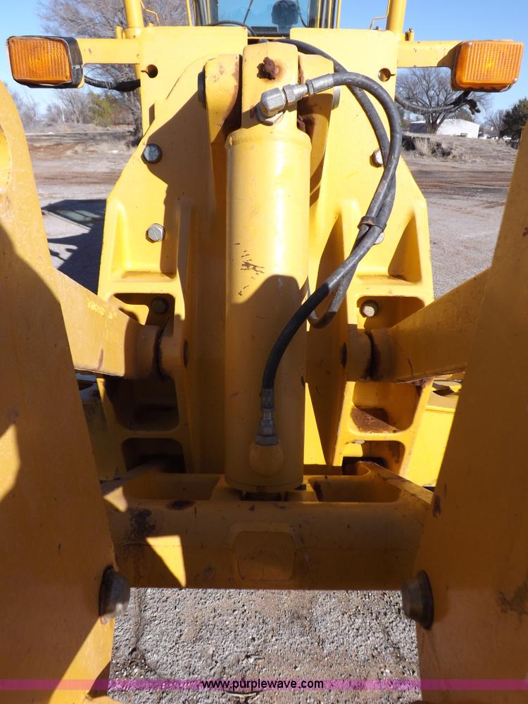 image for item K3227 2001 John Deere 772CH motor grader