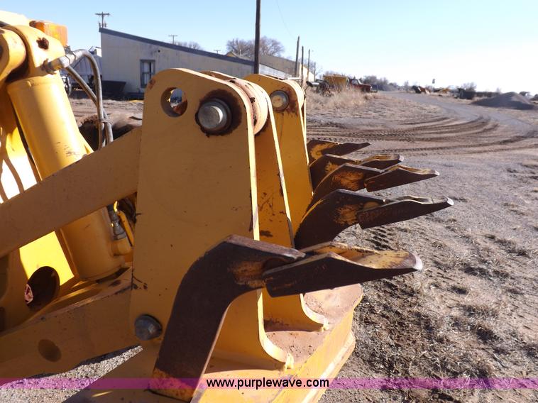 image for item K3227 2001 John Deere 772CH motor grader