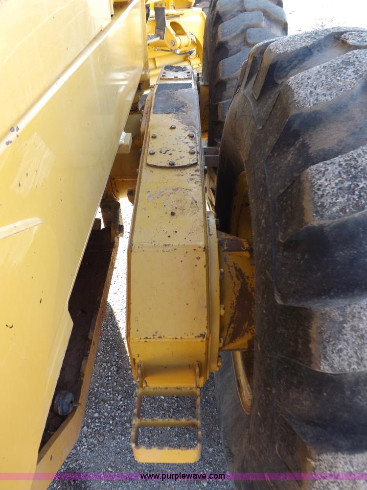 image for item K3227 2001 John Deere 772CH motor grader