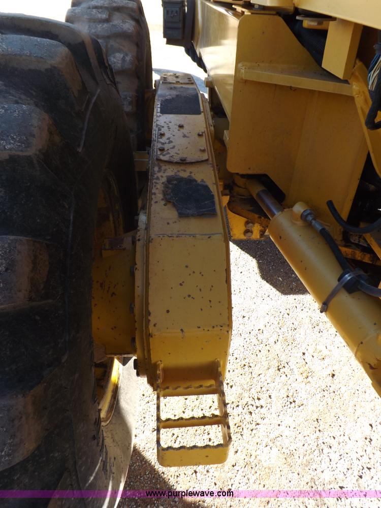 image for item K3227 2001 John Deere 772CH motor grader