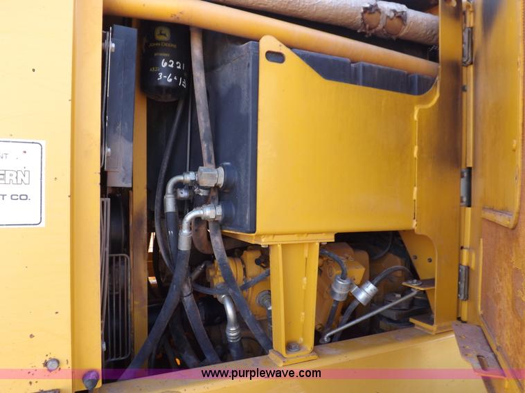 image for item K3227 2001 John Deere 772CH motor grader