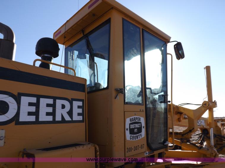 image for item K3227 2001 John Deere 772CH motor grader