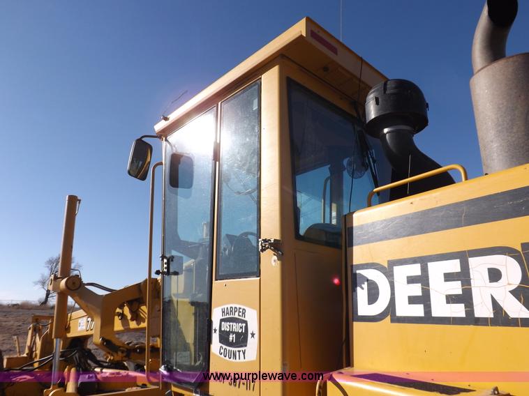 image for item K3227 2001 John Deere 772CH motor grader