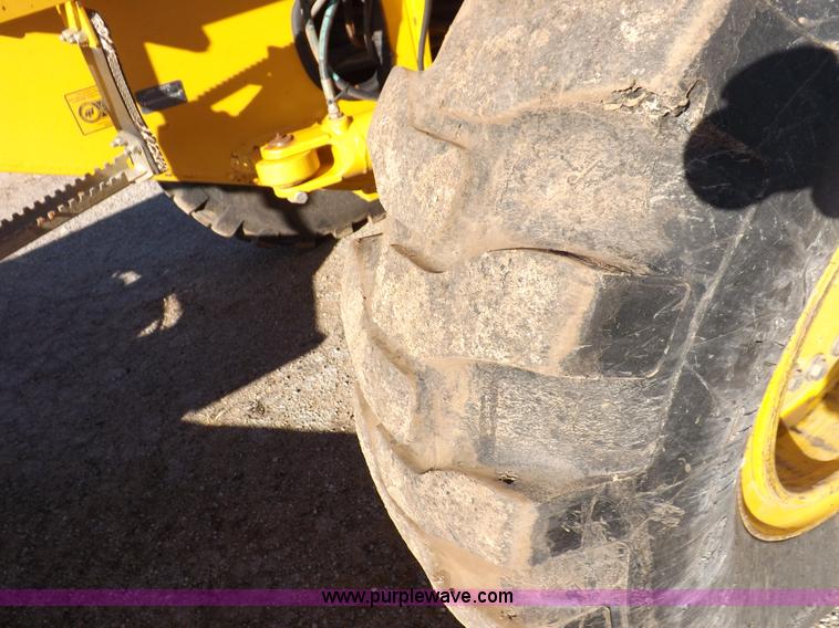 image for item K3227 2001 John Deere 772CH motor grader