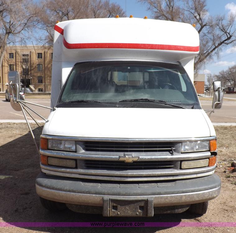 image for item K3238 2002 Chevrolet Express G3500 bus