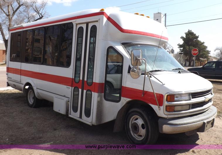 image for item K3238 2002 Chevrolet Express G3500 bus
