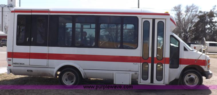 image for item K3238 2002 Chevrolet Express G3500 bus