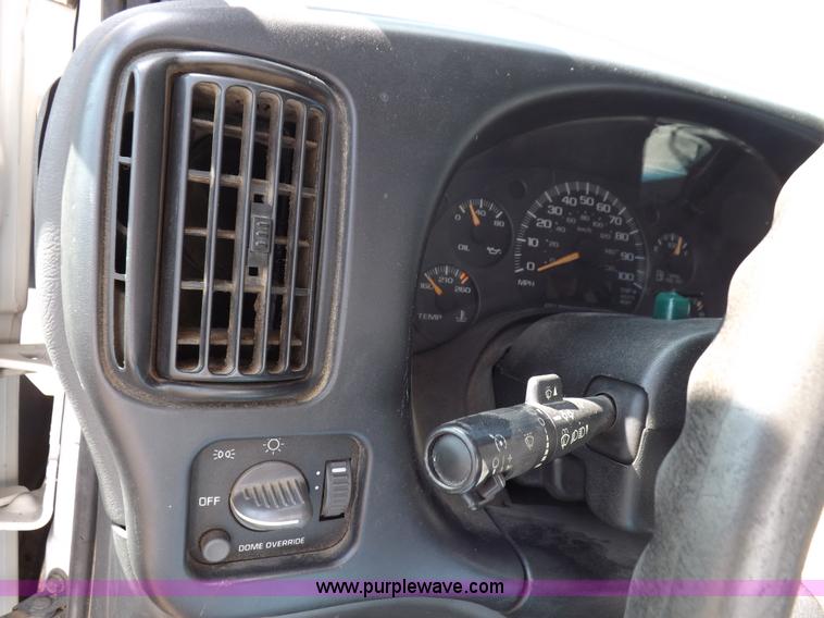 image for item K3238 2002 Chevrolet Express G3500 bus