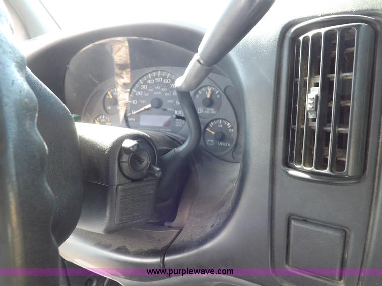 image for item K3238 2002 Chevrolet Express G3500 bus