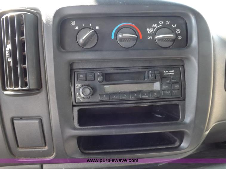 image for item K3238 2002 Chevrolet Express G3500 bus