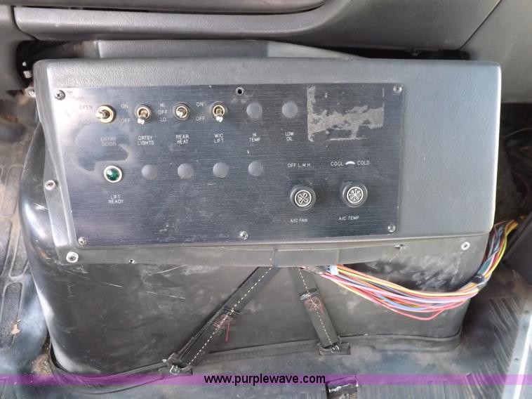 image for item K3238 2002 Chevrolet Express G3500 bus