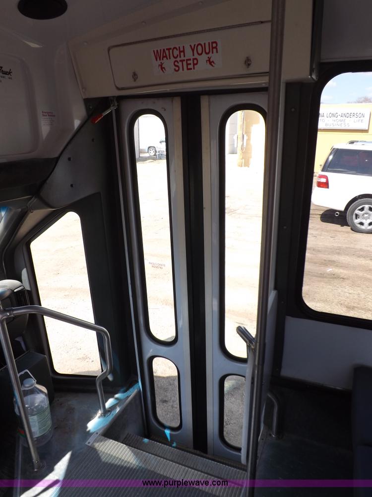 image for item K3238 2002 Chevrolet Express G3500 bus