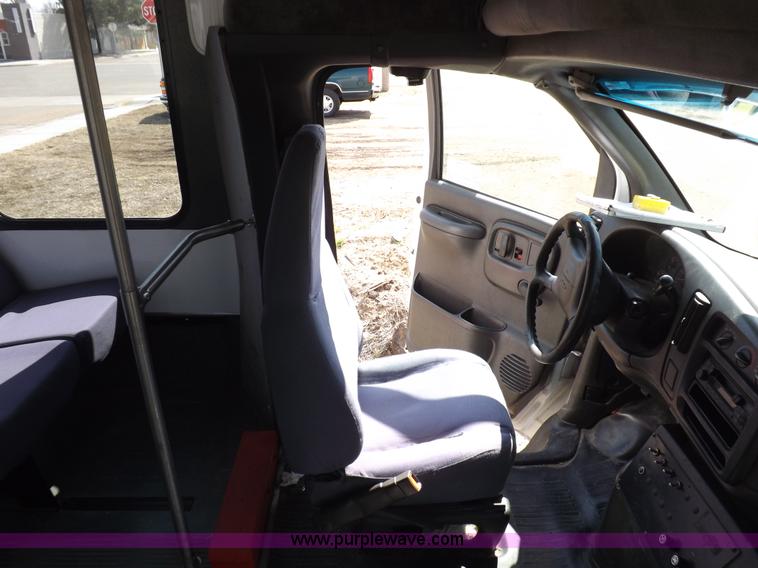 image for item K3238 2002 Chevrolet Express G3500 bus