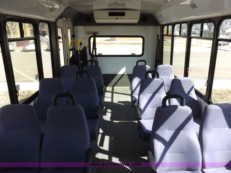 image for item K3238 2002 Chevrolet Express G3500 bus