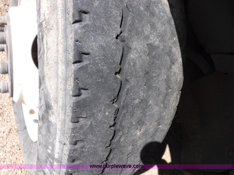 image for item K3238 2002 Chevrolet Express G3500 bus