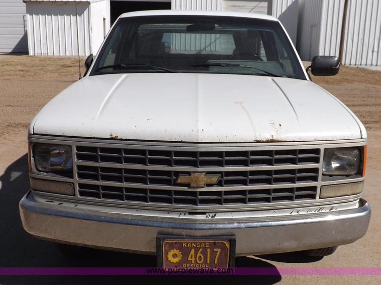 image for item K3240 1988 Chevrolet Cheyenne 1500 pickup truck