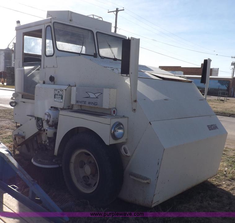 image for item K3752 Elgin White Wing street sweeper