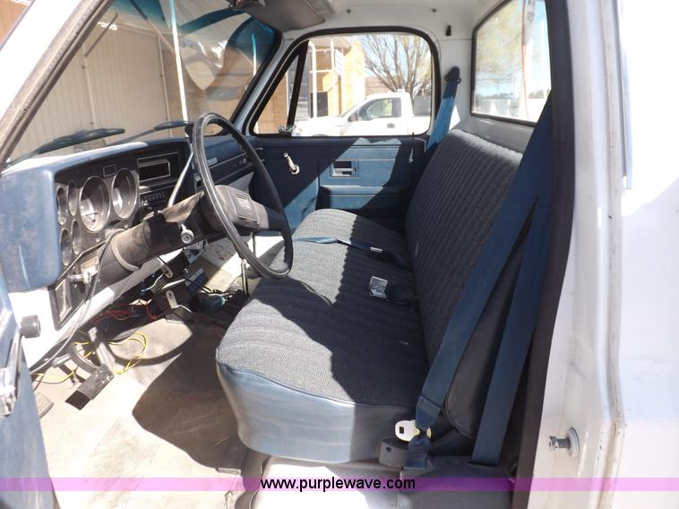 image for item K3753 1988 GMC Sierra 3500 utility truck