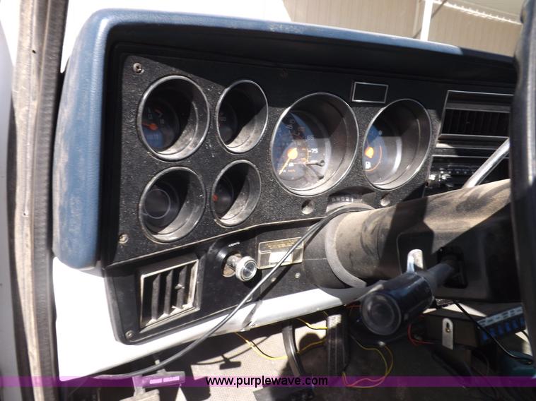 image for item K3753 1988 GMC Sierra 3500 utility truck