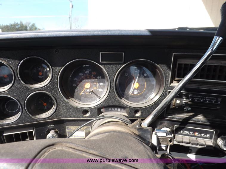 image for item K3753 1988 GMC Sierra 3500 utility truck