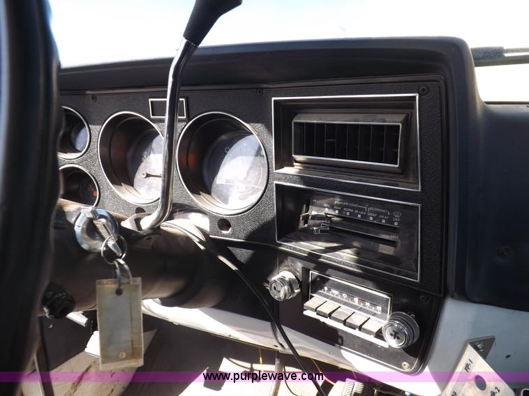 image for item K3753 1988 GMC Sierra 3500 utility truck