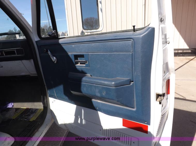 image for item K3753 1988 GMC Sierra 3500 utility truck