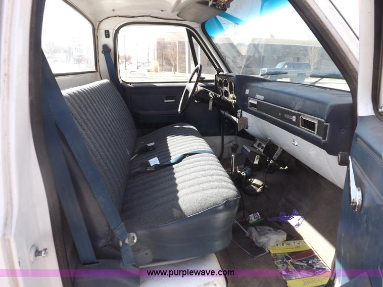 image for item K3753 1988 GMC Sierra 3500 utility truck