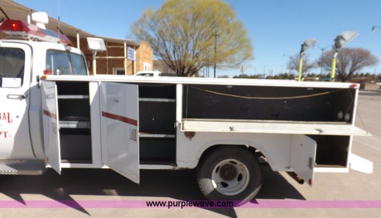 image for item K3753 1988 GMC Sierra 3500 utility truck