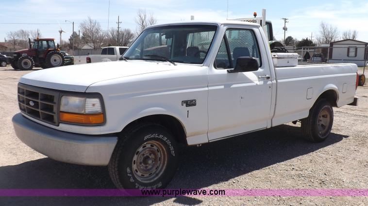 image for item K3754 1994 Ford F150 XL pickup truck