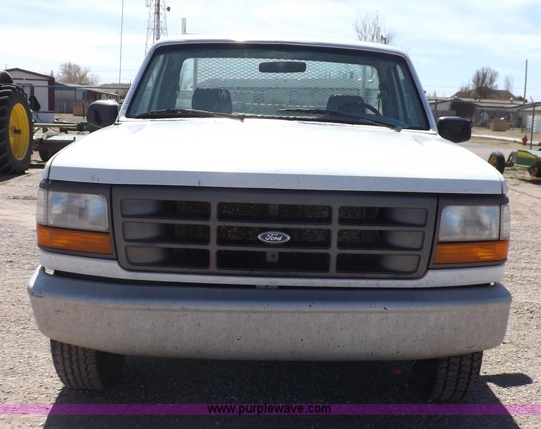 image for item K3754 1994 Ford F150 XL pickup truck
