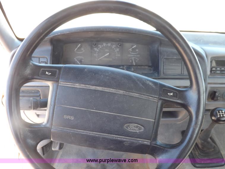 image for item K3754 1994 Ford F150 XL pickup truck